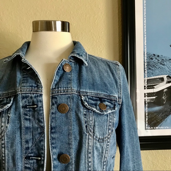 American Eagle Outfitters Jackets & Blazers - American Eagle Blue Jean Denim Trucker Jacket *O20